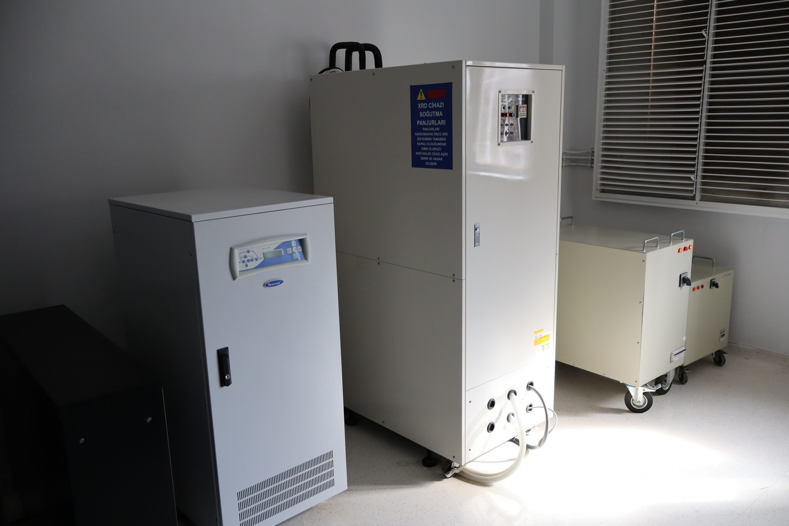 TCA9KS05N Modeli Chiller (Rigaku SmartLab Yüksek Çözünürlüklü X-Işını Kırınımı Cihazı için kullanılmaktadır)