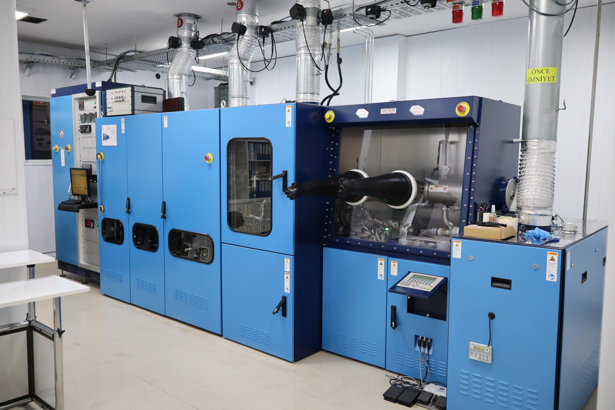 AIXTRON 200/4 RF-S Metalorganik Kimyasal Buhar Biriktirme Yöntemi (MOCVD)