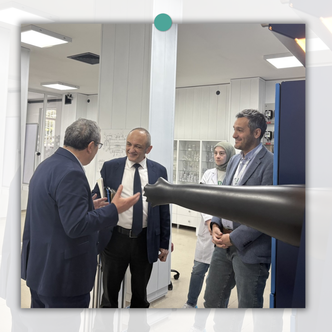 T.C. Sanayi ve Teknoloji Bakanlığı Bakan Danışmanı Sn. Kubilay Demir ile ASELSAN AR-GE Eski Genel Müdür Yardımcısı ve aynı zamanda Merkezimizin kurucusu Prof. Dr. Sezai Elagöz’ü Merkezimizde ağırlamaktan onur duyduk.