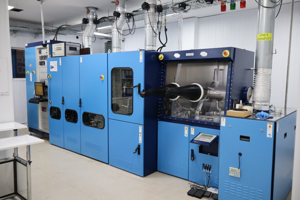 AIXTRON 200/4 RF-S Metalorganic Chemical Vapor Deposition (MOCVD) Method